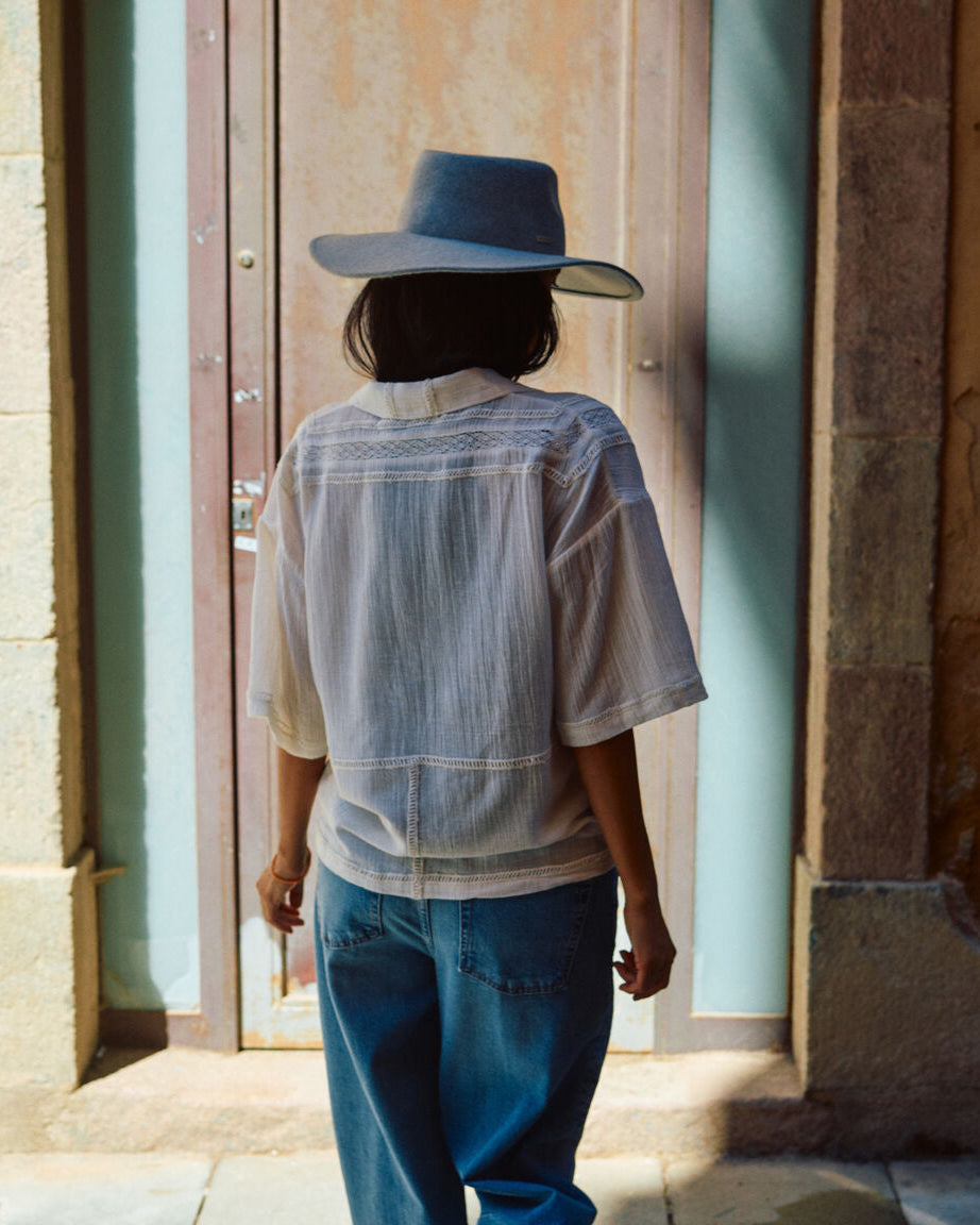 Modelshot / Ecru / Detail